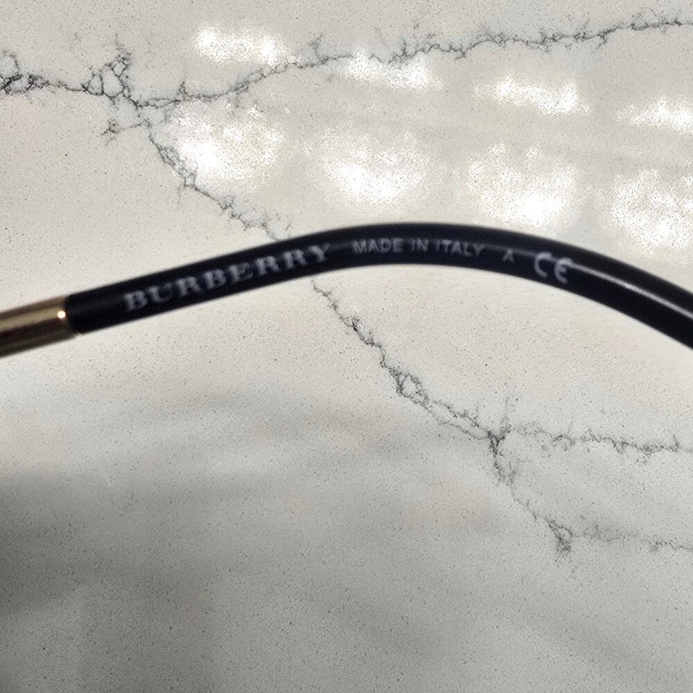 Burberry Oversized Sunglasses - Picture 14 of 15